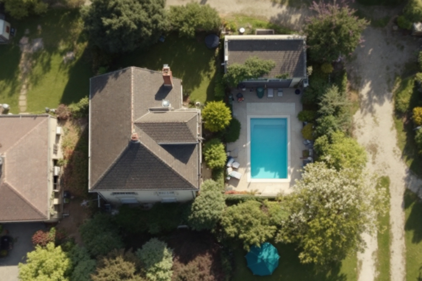 Taxe foncière : piscine, terrain, garage