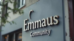 Abbé Pierre : 68 victimes identifiées dans un système d’emprise financière