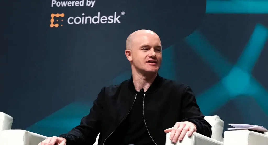 Brian Armstrong oppose Bitcoin aux banques centrales devant le gouverneur français