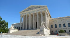 La Cour suprême annule les droits de douane réciproques de Trump par 6 voix contre 3