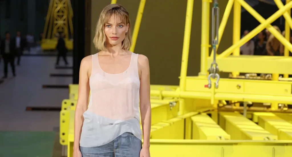 Margot Robbie coupe 23 centimètres : sa métamorphose capillaire choc à Paris