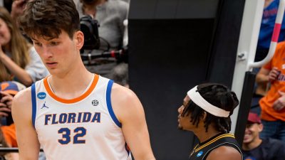 Olivier Rioux marque un dunk spectaculaire et le banc de touche explose de joie