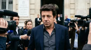 Patrick Bruel accusé de violences sexuelles par huit femmes : deux plaintes déposées, le chanteur dément
