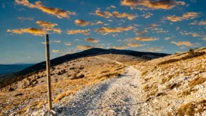 À Bédoin, des randonnées guidées pour explorer l'histoire du Ventoux