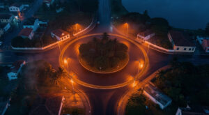 Accident nocturne à Gourbeyre : quatre blessés dans une collision minibus-voiture