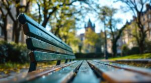 Boussac : de nouveaux bancs publics installés dans le parc communal