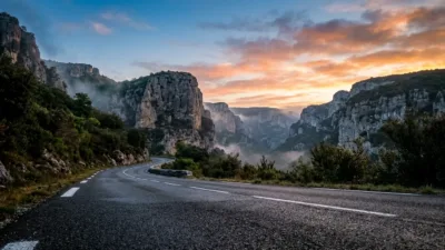 Carburant cher : le tourisme en Drôme-Ardèche aborde la saison avec inquiétude