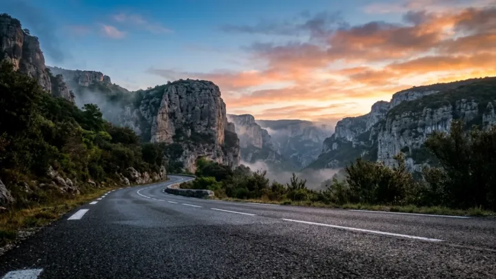 Carburant cher : le tourisme en Drôme-Ardèche aborde la saison avec inquiétude