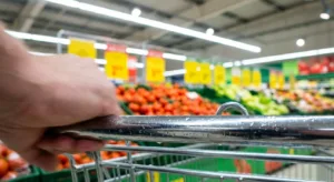 Chariots de supermarché : 72% contaminés par des bactéries fécales