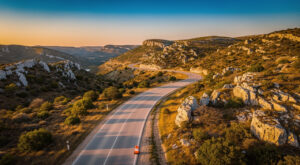 Choc frontal sur la RD613 à Montséret : deux blessés graves hélitreuillés vers Montpellier