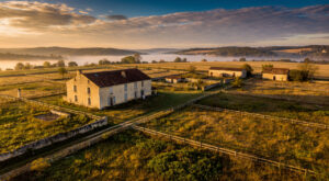 Dordogne : 160 biches et sangliers abattus dans une ancienne ferme-auberge sur ordre de la préfecture