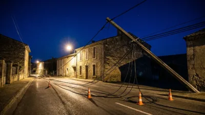 Espéraza : une voiture arrache les lignes électriques avenue de Carcassonne