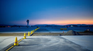 EuroAirport : le préfet Aubry inspecte le chantier de réfection de la piste principale