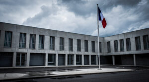 Expulsion du jardinier de Jany Le Pen : le préfet des Hauts-de-Seine applique la fermeté