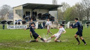 Foot amateur : les U17 de Sablé dominent La Suze 2-0 sous la pluie
