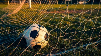 Football : l'AS Cozes renverse le leader de R2 et relance la course à la montée