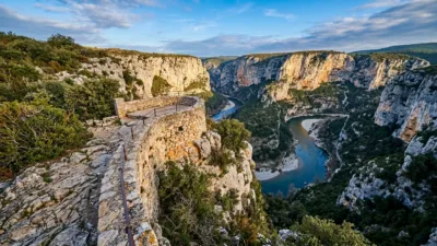 Gorges de l'Ardèche : observer les rapaces depuis le Serre de Tourre