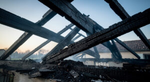 Incendie à Beaulieu-sur-Oudon : l&rsquo;école et le centre de loisirs fermés, enquête ouverte