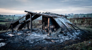 Incendie à La Ferté-Macé : un bâtiment agricole rasé en une heure