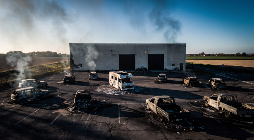 Incendie de dix véhicules près de Chalon-sur-Saône : un ouvrier légèrement blessé