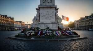 Le Mans rend hommage aux victimes de la déportation place Aristide-Briand