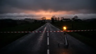Lée : une voiture percute une maison, incendie et une morte