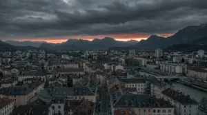 Municipales à Grenoble : Carignon en tête, le vote utile joue contre lui