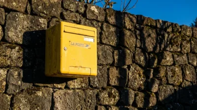 Murat : le bureau de poste modernisé inauguré par le maire