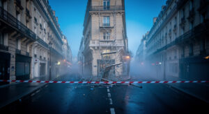 Paris 7e : l&rsquo;échafaudage d&rsquo;un immeuble s&rsquo;effondre devant un supermarché, aucun blessé