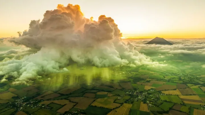 Pesticides dans les nuages français : le cocktail chimique que la réglementation ne voit pas