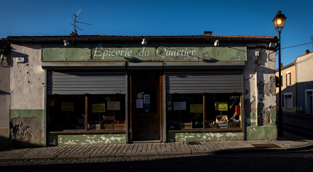 Police et douanes contrôlent les épiceries à Firminy et Le Chambon-Feugerolles