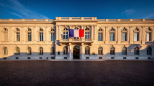 Préfet Hottiaux réunit 163 maires à Nice : sécurité et logement au cœur des échanges
