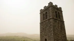 Sable du Sahara : vigilance jaune sur le Puy-de-Dôme, Volvic sous la poussière