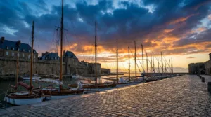 Saint-Malo : deux régates, 200 étudiants et des Anglo-Normands en baie