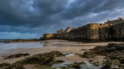 Saint-Malo : les élus cartographient 165 km de côtes pour contrer l'érosion