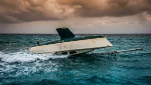 Sainte-Rose : un voilier chavire, les deux naufragés refusent les secours