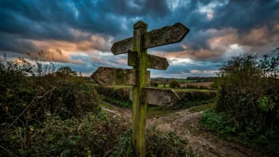 Theneuille : des bénévoles sur les sentiers pour entretenir les chemins