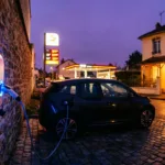 Voiture électrique : la recharge devient quatre fois moins chère que l'essence