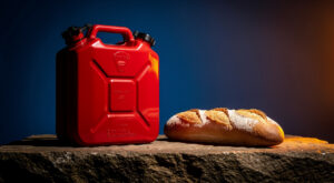 À Paris, agriculteurs et boulangers en front commun contre la flambée des carburants