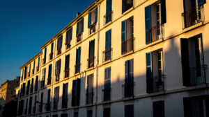Amine Kessaci, 22 ans, élu président de Marseille Habitat : priorité au relogement des victimes du narcotrafic