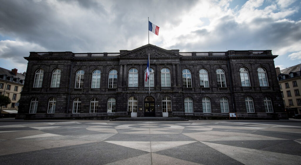 Aurillac : le préfet Loos préside l&rsquo;hommage aux victimes de l&rsquo;esclavage avec les jeunes du CMEJ