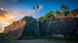 Basse-Terre : le préfet Devimeux commémore l&rsquo;abolition de l&rsquo;esclavage au Fort Delgrès