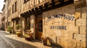 Bayonne : les enseignes peintes à la main retrouvent leur place dans les rues