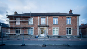 Beuzeville : le sous-préfet pose la première pierre de la rénovation de l'école Mendès-France