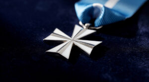 Bourneville-Sainte-Croix : Pierre Guillaume et Gérard Reine décorés chevaliers du Mérite