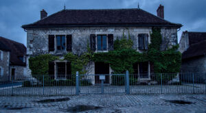 Châtillon-sur-Chalaronne : un maire LR cède un bâtiment municipal à une école catholique intégriste pour filles