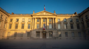 Clermont-Ferrand : Jean-Paul Vicat préside la cérémonie du 10 Mai place de la Victoire