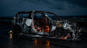 Dunkerque : projectiles sur les CRS, quatre voitures incendiées lors de heurts nocturnes