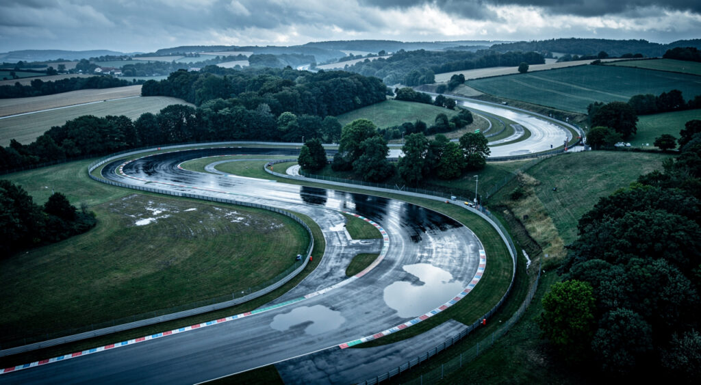 French F4 à Dijon-Prenois : Bouzar (17 ans) s'empare de la pole sous la pluie