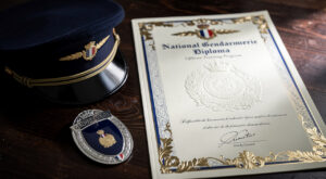 Grenoble : Sophie Deknuydt remet les brevets aux Cadets de la Gendarmerie